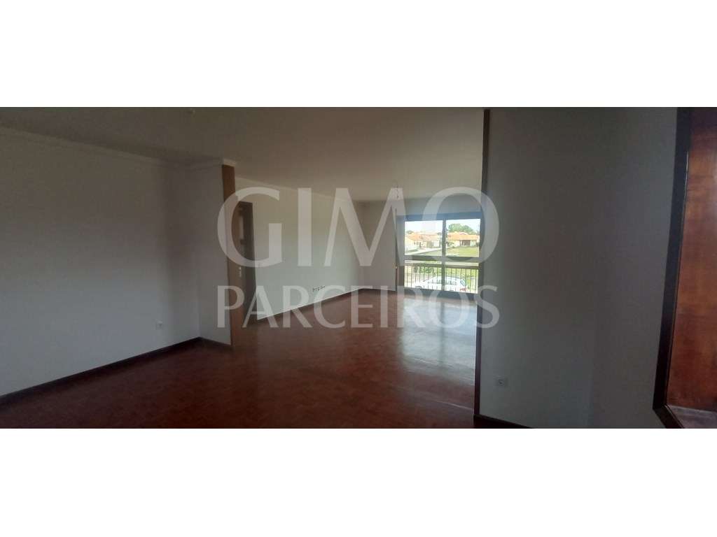 Andar Moradia T3 com jardim a poucos minutos do centro de Oliveira ... - Grande imagem: 5/32