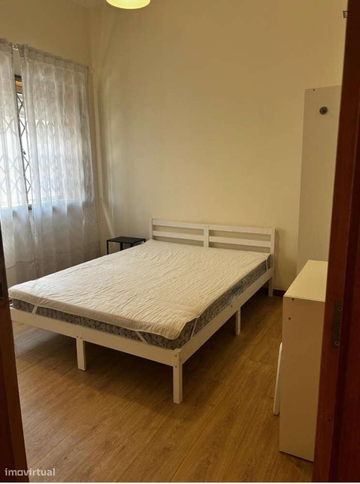 Quarto - localizado em Cedofeita Porto - Grande imagem: 5/6