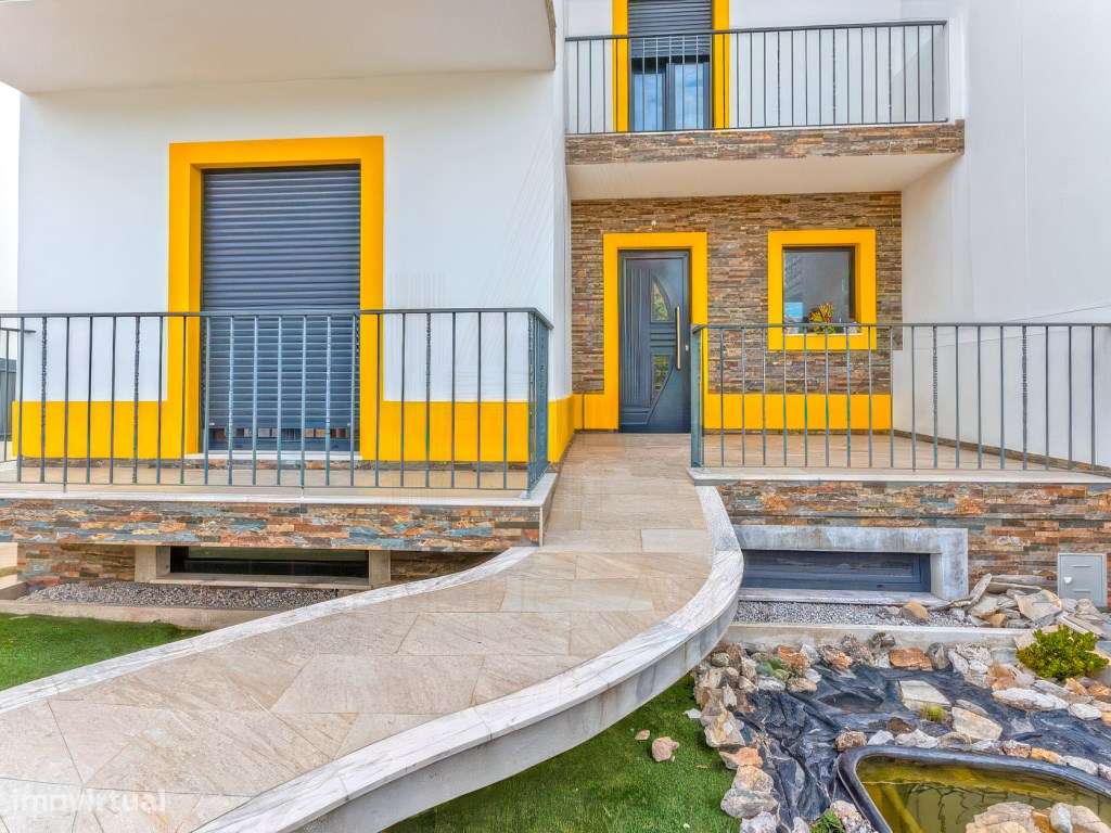 Moradia T3 com Apartamento T2 Independente | Almoinha, Sesimbra - Grande imagem: 2/34