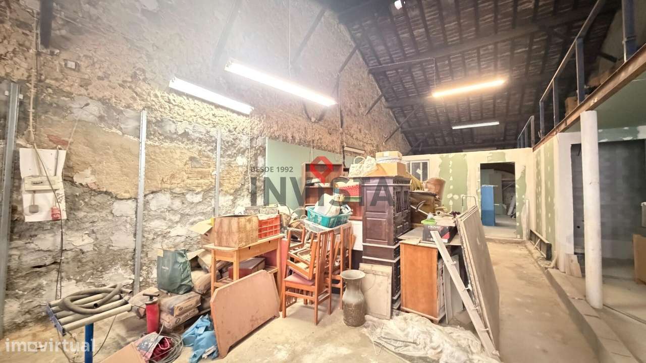 Armazém no centro de Alhandra-5