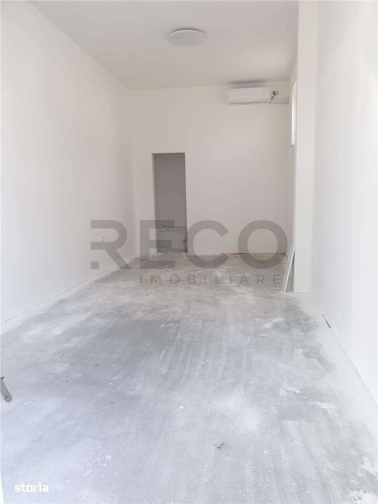 Spatiu comercial la vanzare in Rogerius zona Lacul Rosu - Imagine principală: 4/11