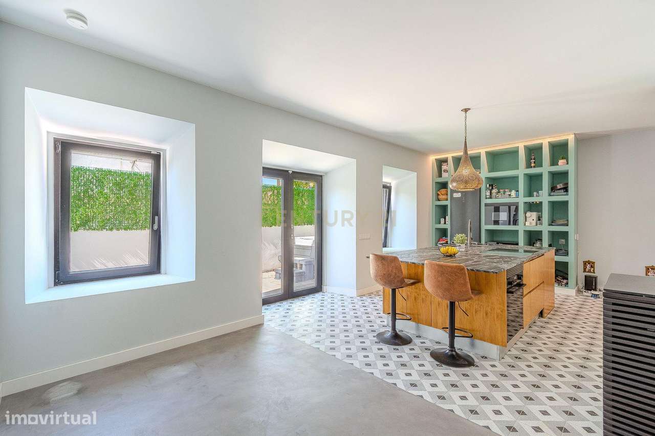 Moradia T3 | Renovada | Sistema de Domótica | Lounge no logradouro | E - Grande imagem: 1/60