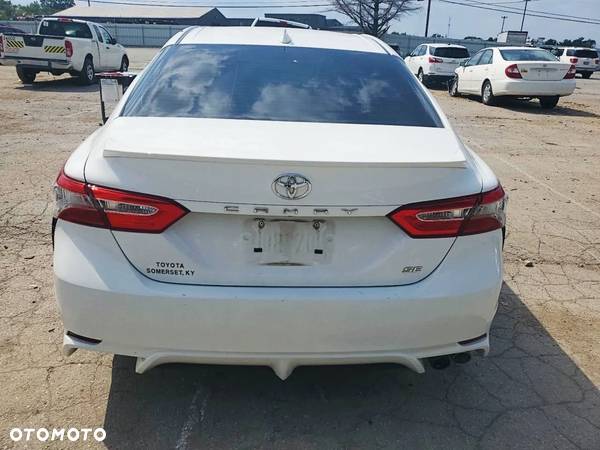 Toyota Camry - 6