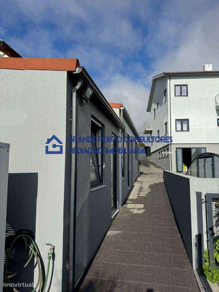 Moradia V4 c/piscina à praia da Memória-3