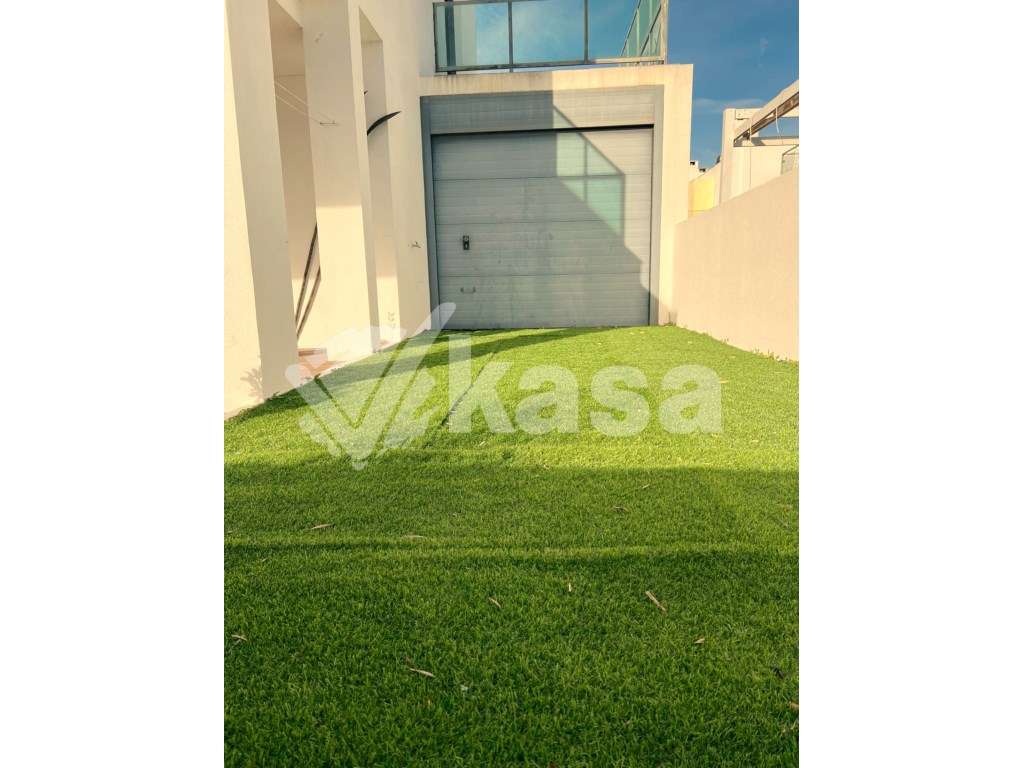 Moradia Isolada T4 com Jardim e Garagem em Santo António da Charnec...-22