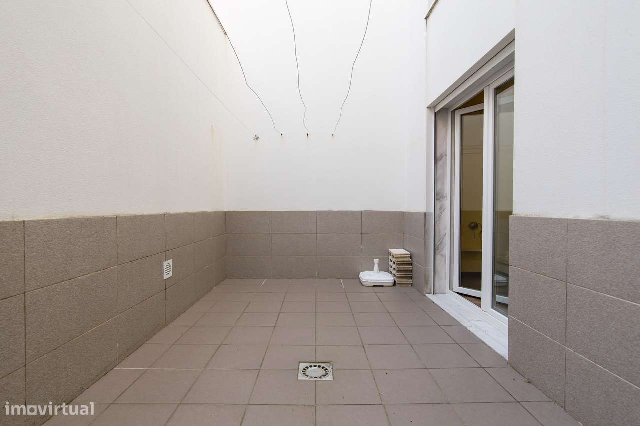 Apartamento T2 logradouro piscina vista mar e vila Sesimbra-41