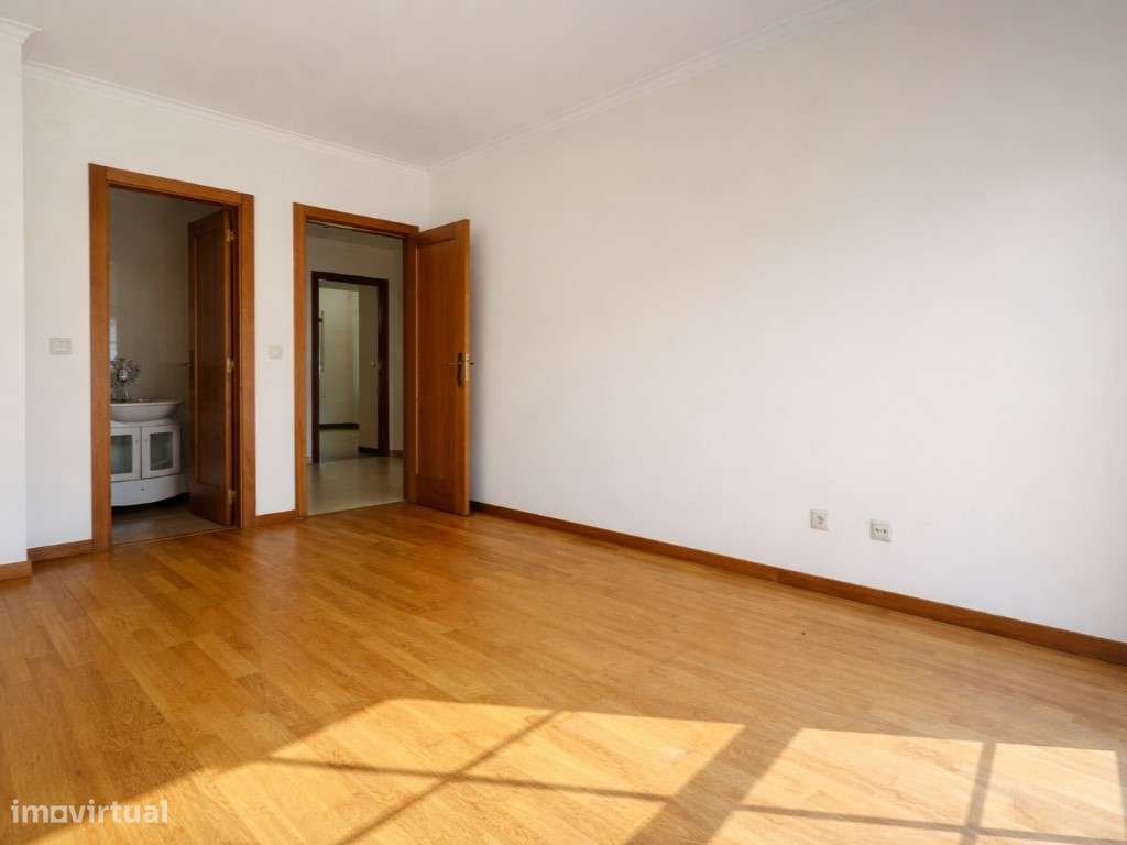 T3 com Varanda, Arrecadação e 2 Lugares de Garagem-8