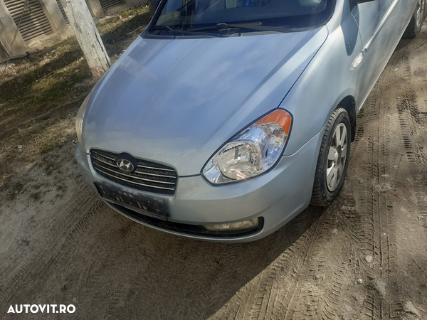 Far stanga Hyundai Accent - 1