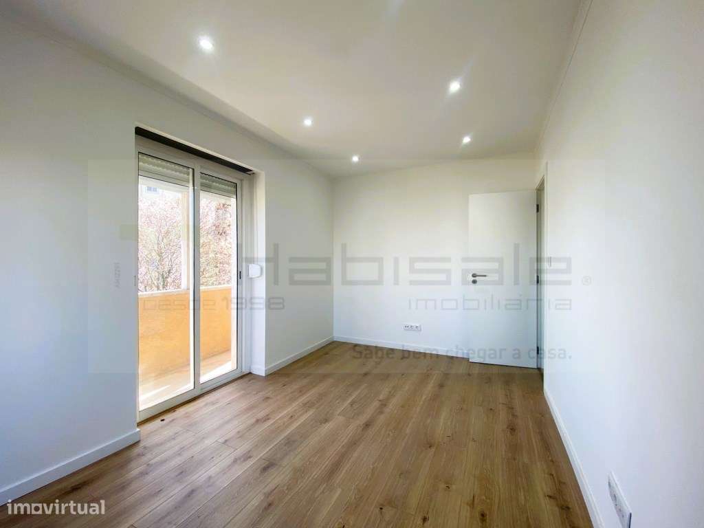 T2 com Varanda Totalmente Remodelado - Mina Amadora-4