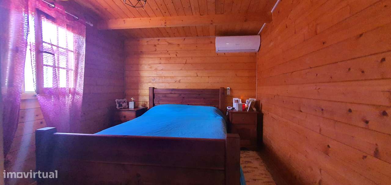 Lindíssima Moradia em Madeira inserida num terreno de 540m2 garagem - Grande imagem: 5/36