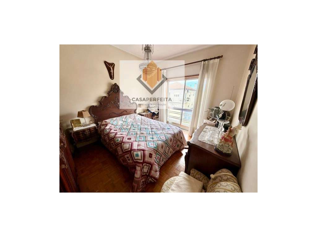 Andar Moradia T3 de 3 Frentes com Terreno, Garagem e Anexos - Avintes-16