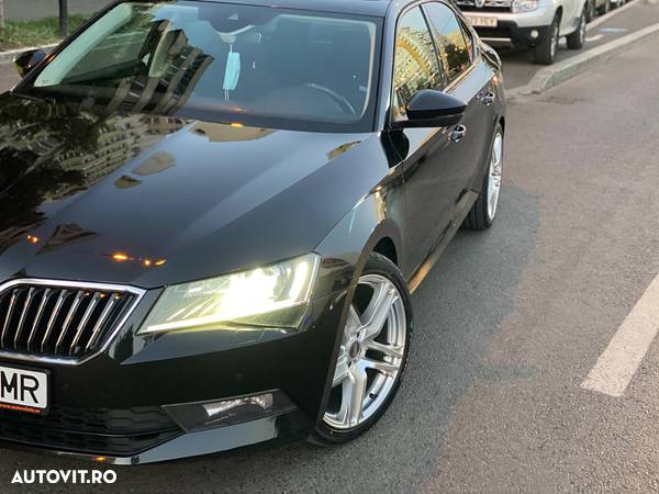 Skoda Superb 2.0 TDI DSG 4X4 Style - 29