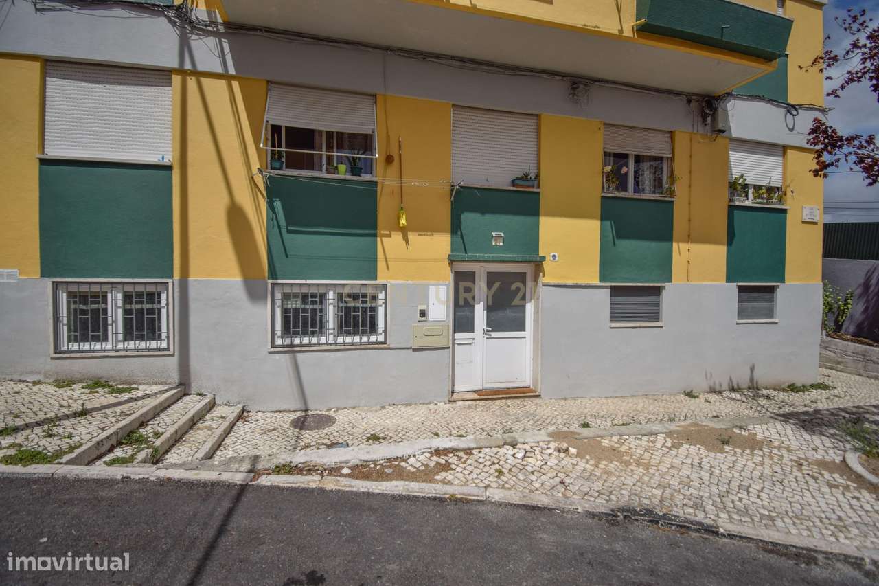 Loja com 83m junto ao centro comercial “STRADA” Odivelas.-26