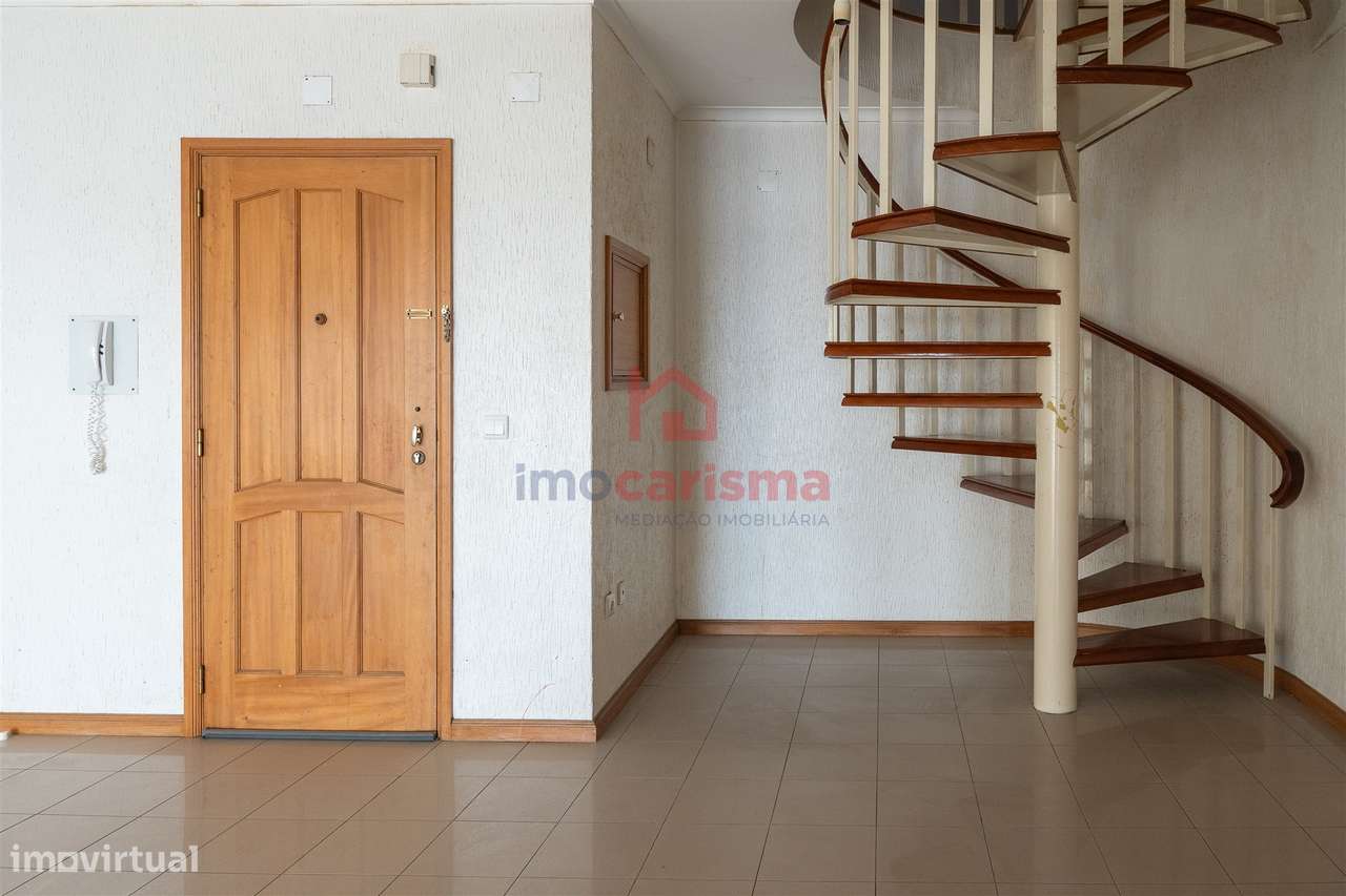 Apartamento T3+1 Duplex na 1.º Linha em Frente à Praia em Aver-o-Mar-21