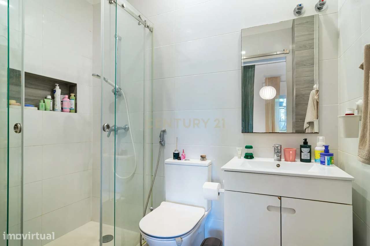 T4 Duplex Mobilado e Totalmente Remodelado | Centro do Linhó | Vista S-15