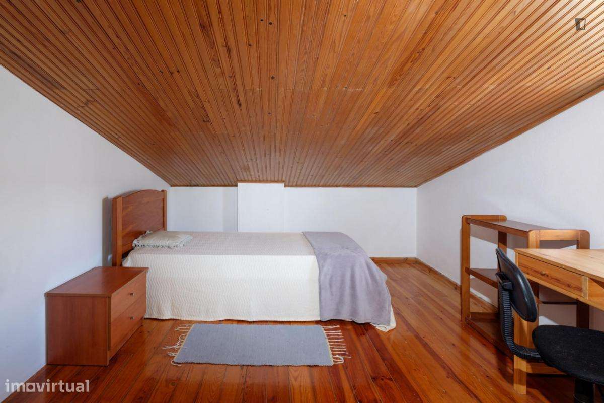 Quarto - localizado em Conchada Coimbra - Grande imagem: 3/10