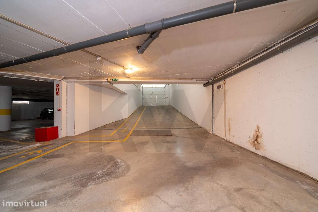 Apartamento T3 único com 3 lugares de estacionamento - VRSA-31