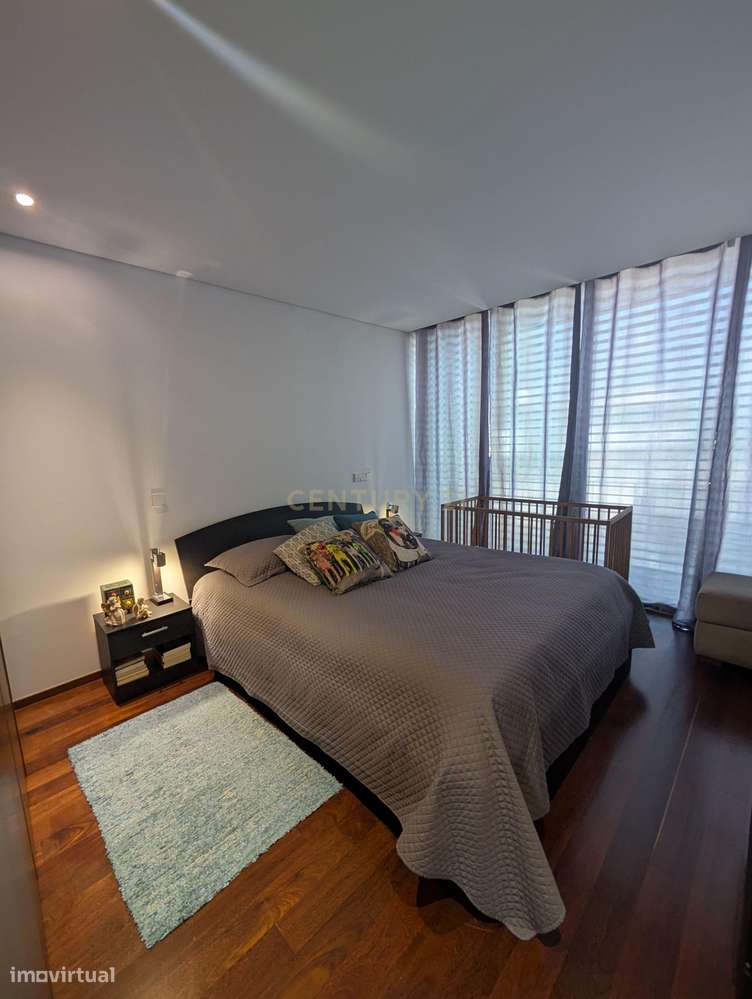 Moradia T4 com Jardim em Localização Privilegiada - Grande imagem: 4/15