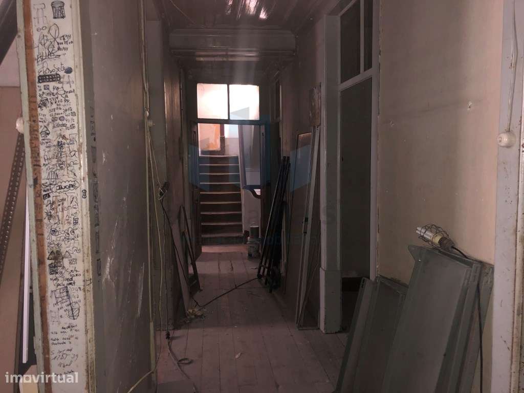 Vende-se Prédio numa das principais ruas da Baixa de Coimbra para r... - Grande imagem: 5/11