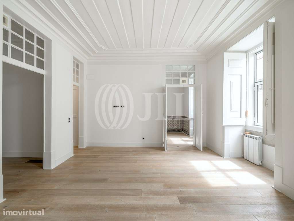 Apartamento T2+2 , renovado, em Alfama, Lisboa-3