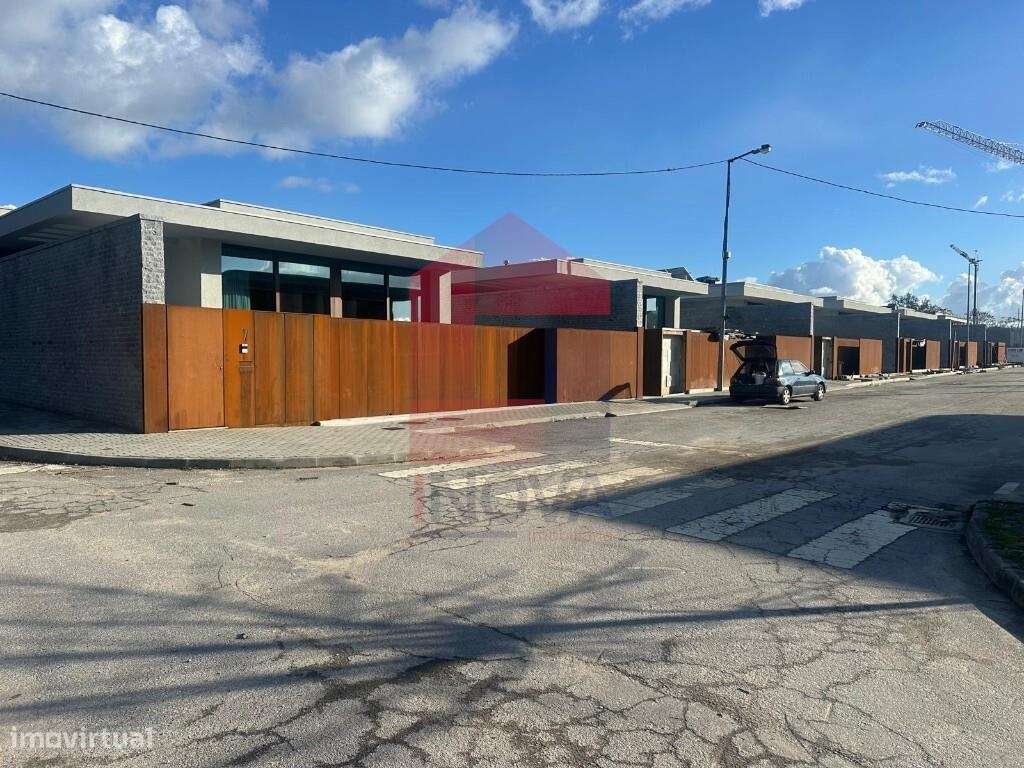 Moradia Banda Térrea com Piscina, Palmeira-11
