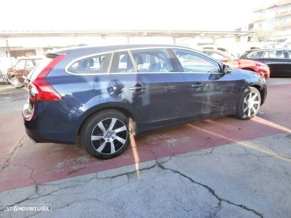 Volvo V60 2.4 D6 Summum AWD Phev - 4