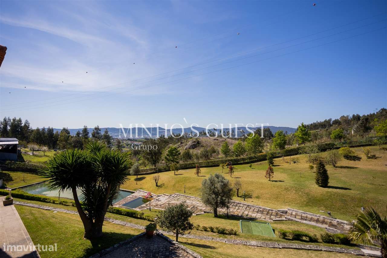 Moradia V4 de Luxo (650m2) Implantada em Terreno de 12500m2 - Souto, G-17