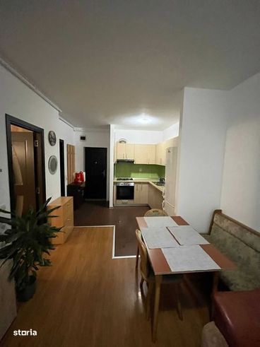 Inchiriez apartament