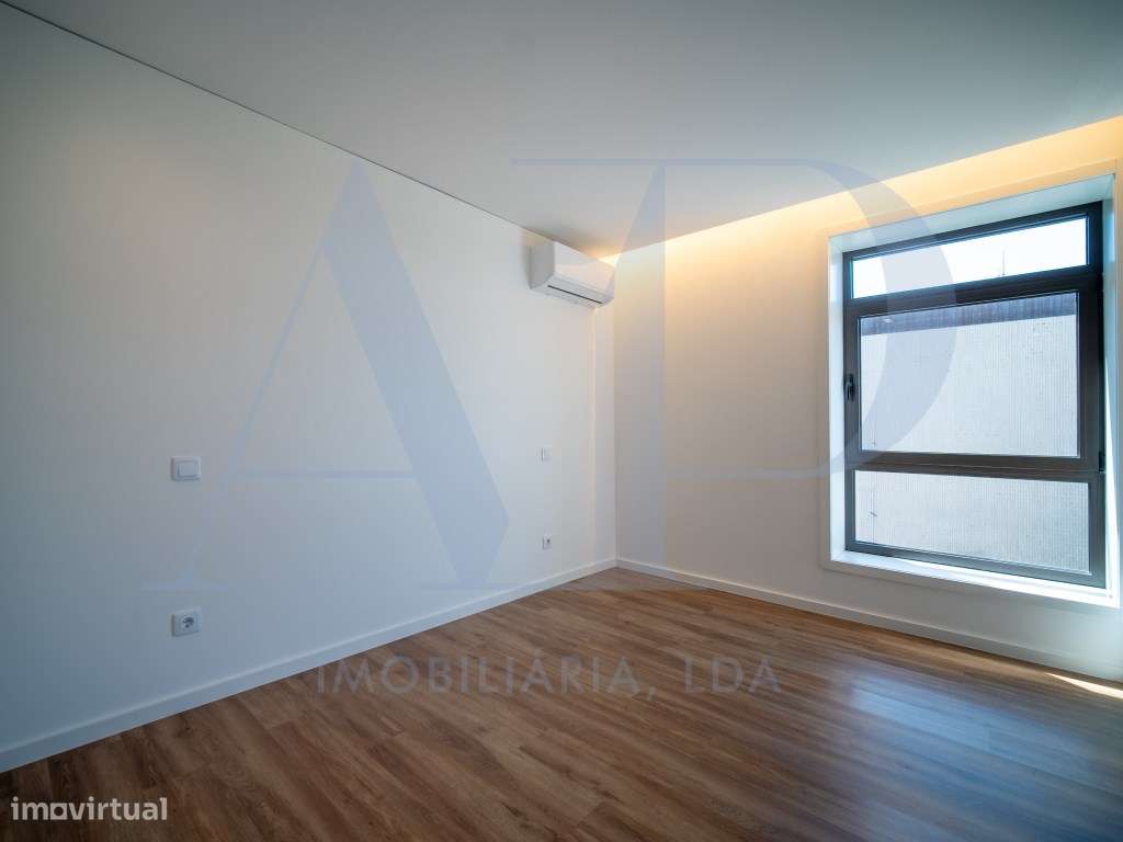 Apartamento T3 na Av. Londres com Garagem-9