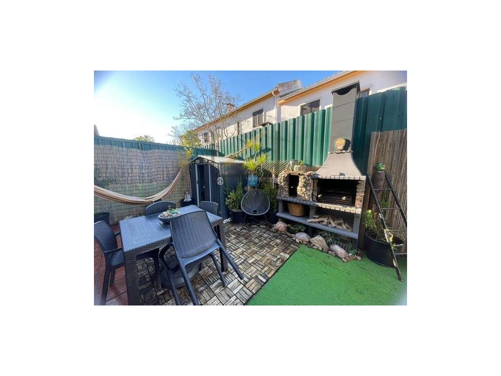 Moradia T3+1 em Vila Nogueira de Azeitão-24