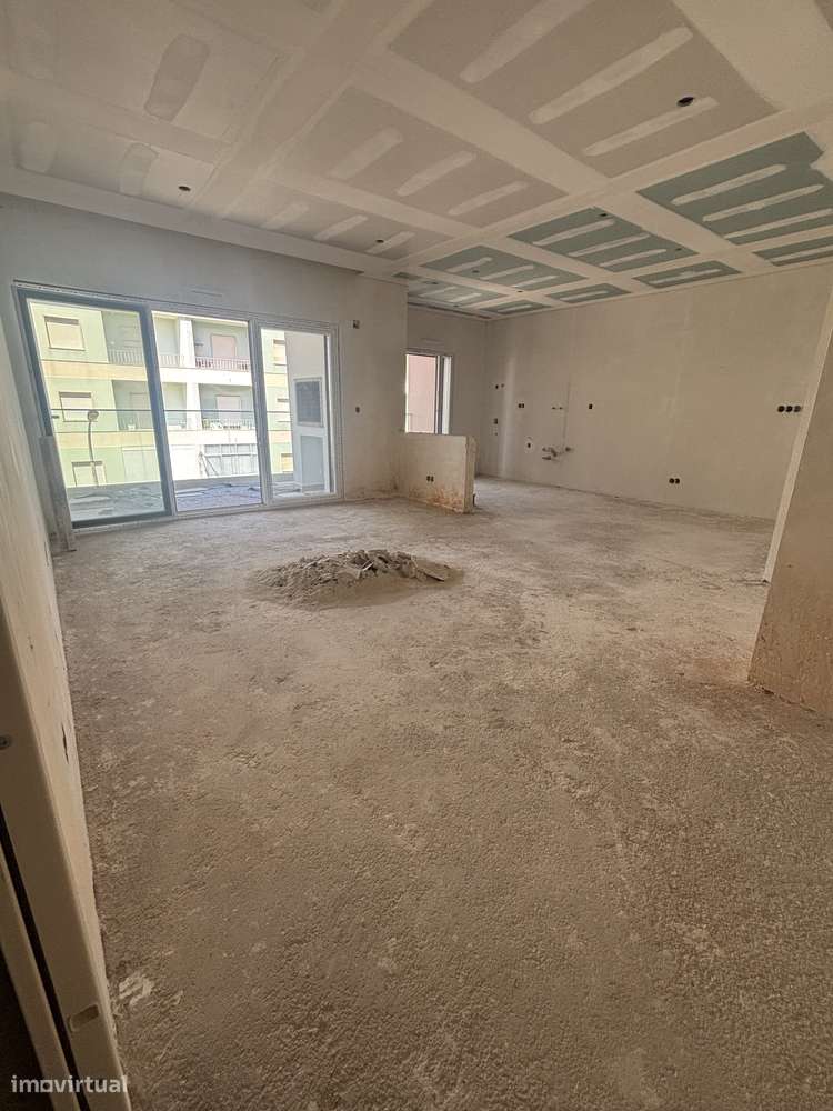 Apartamento T2 Novo com Elevador e Varanda-8
