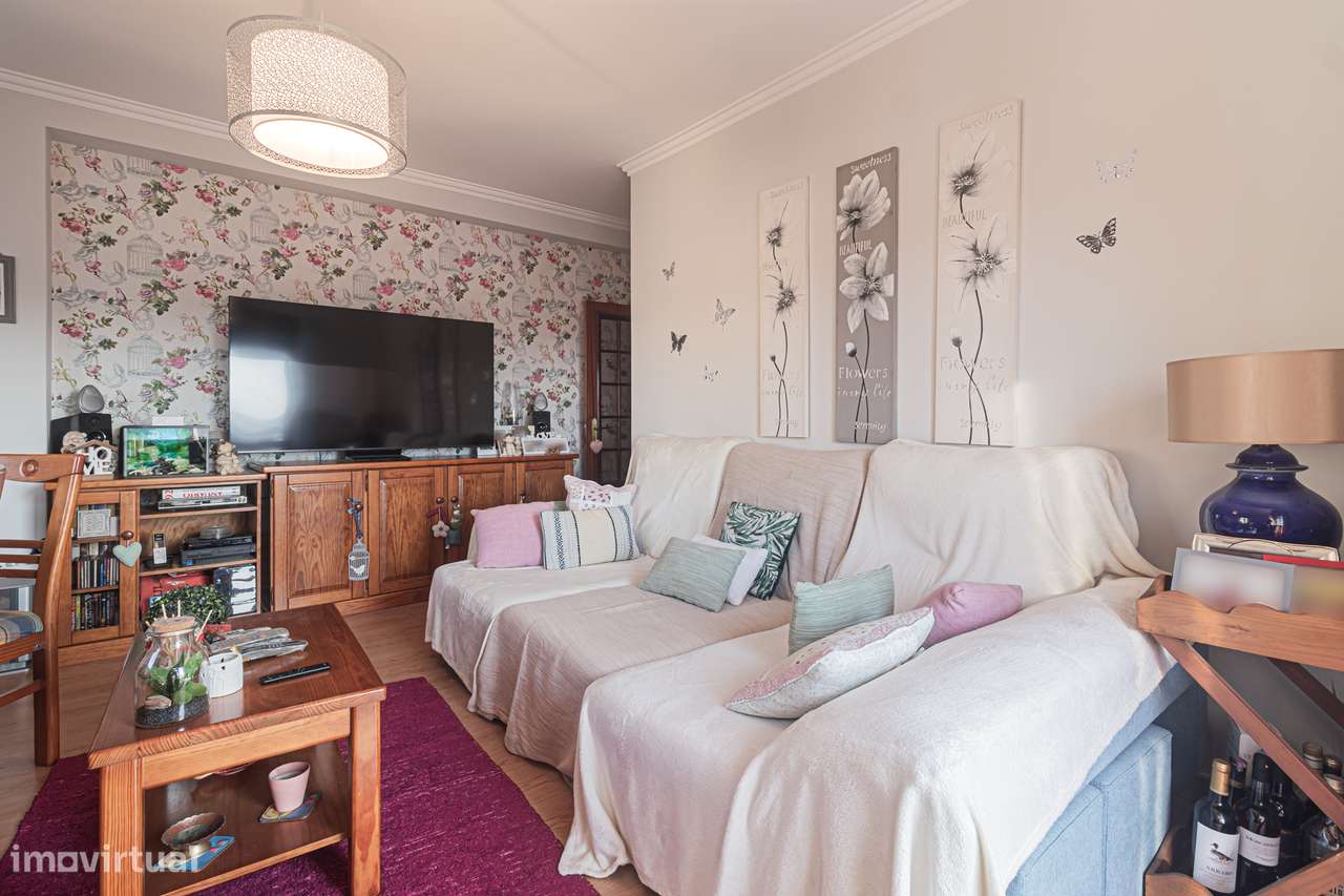 Apartamento T2 com elevador e varanda vista serra Sintra, em Rio Mouro-10