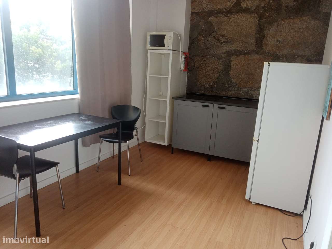 Aluga-se T1 na Praça da República - Grande imagem: 1/17