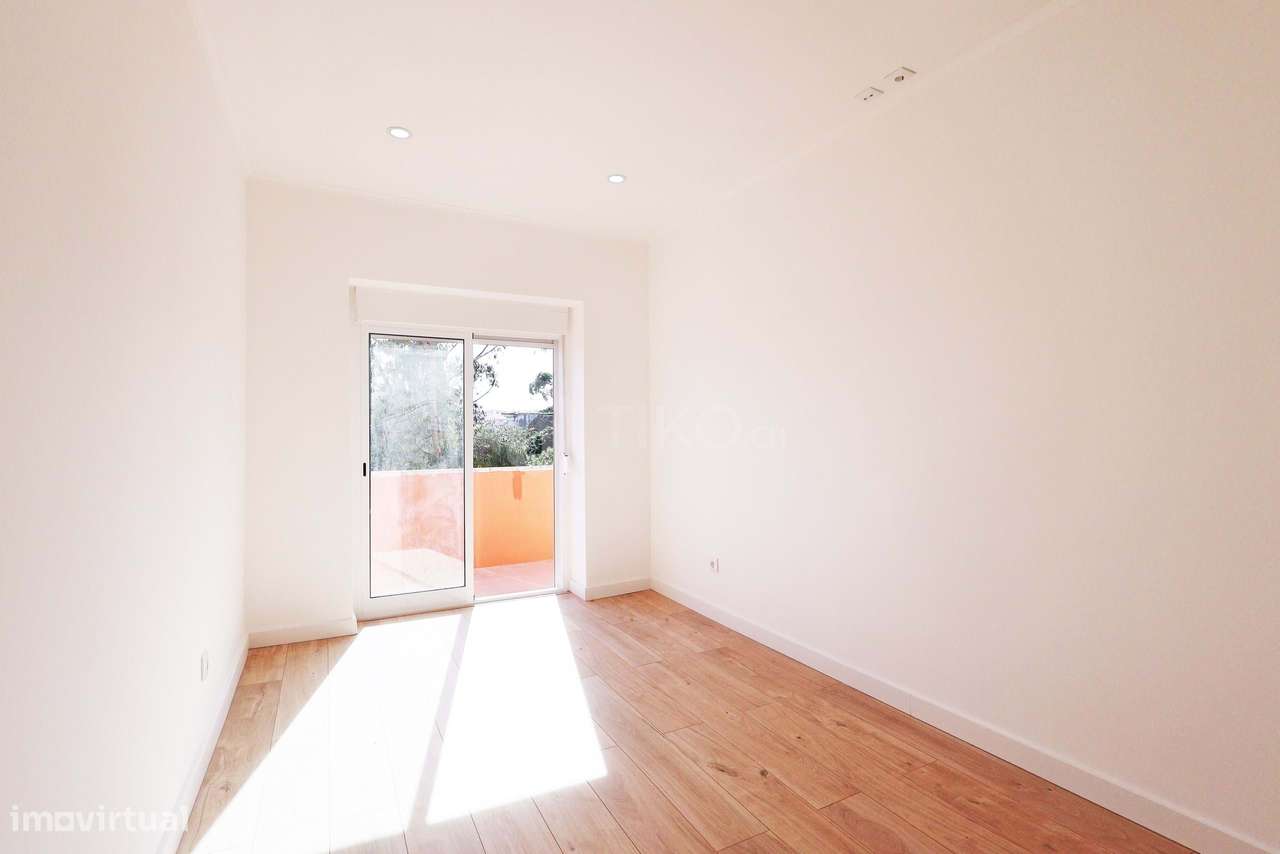 T3 Totalmente remodelado na Damaia – Pronto a habitar | Excelente loca - Grande imagem: 5/27