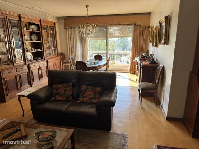 Apartamento T5 na Rua do Campo Alegre-56