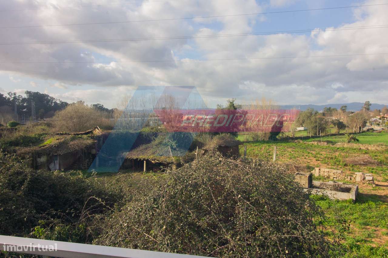 Terreno com 7000m² em Adaúfe-4