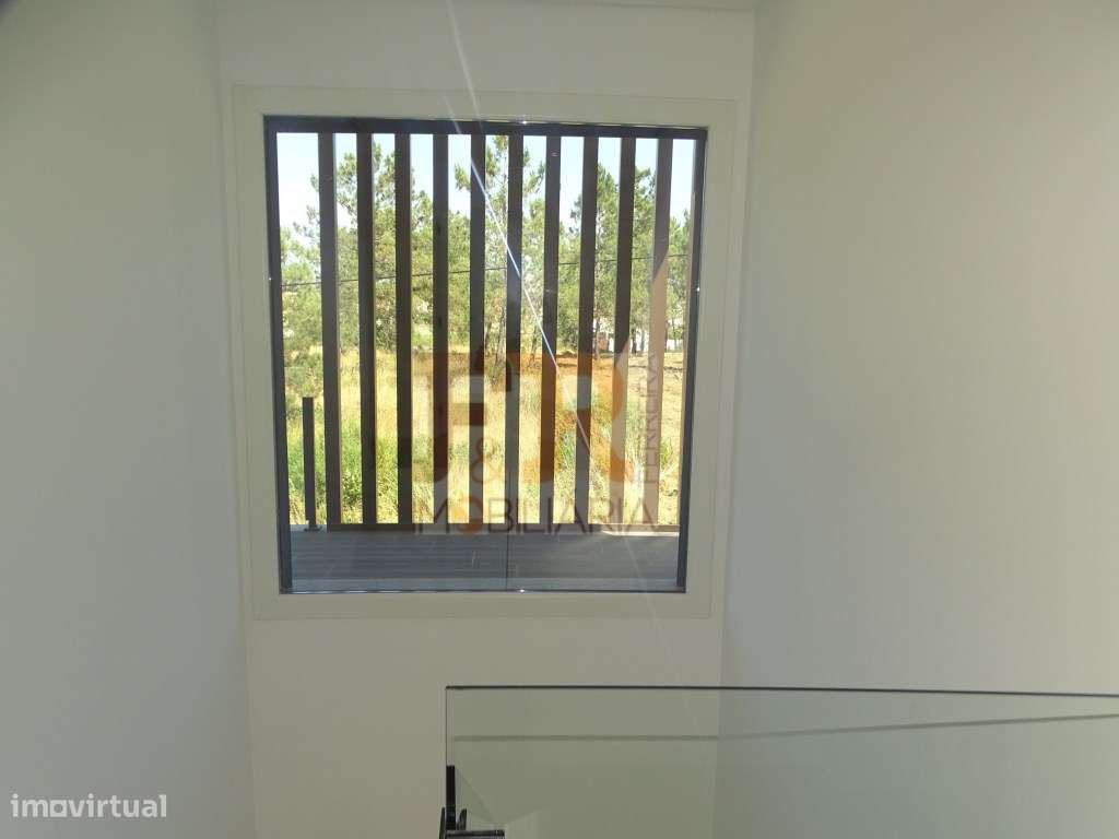 PRONTA!! Moradia Duplex T4 com Garagem, Quinta das laranjeiras Fern...-45