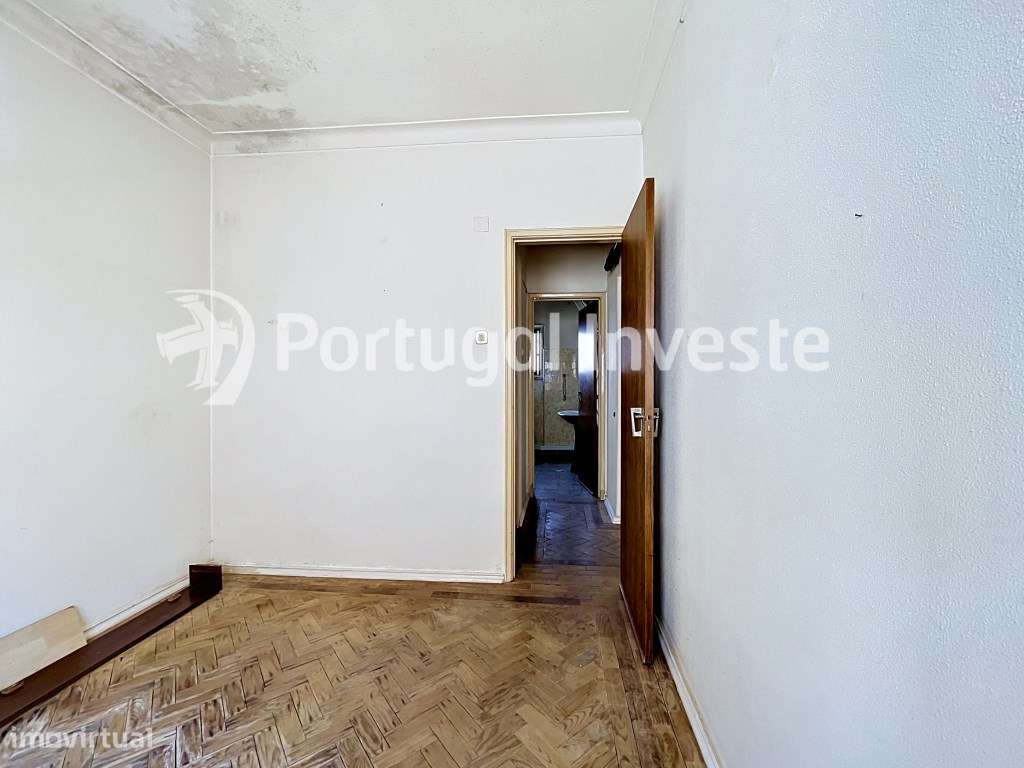 Apartamento de 5 assoalhadas na rua Capitão Leitão, Almada-25