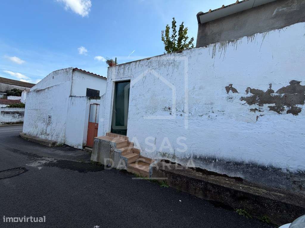 Moradia T2 remodelada com quintal em Alfundão-21