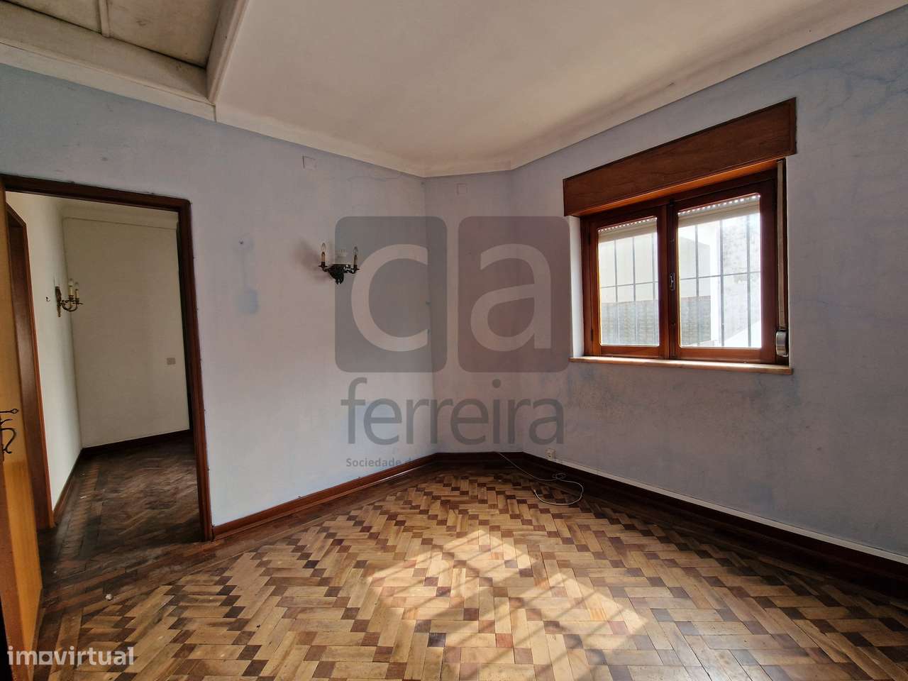 Moradia T4+2 em Almeirim com garagem e quintal-8