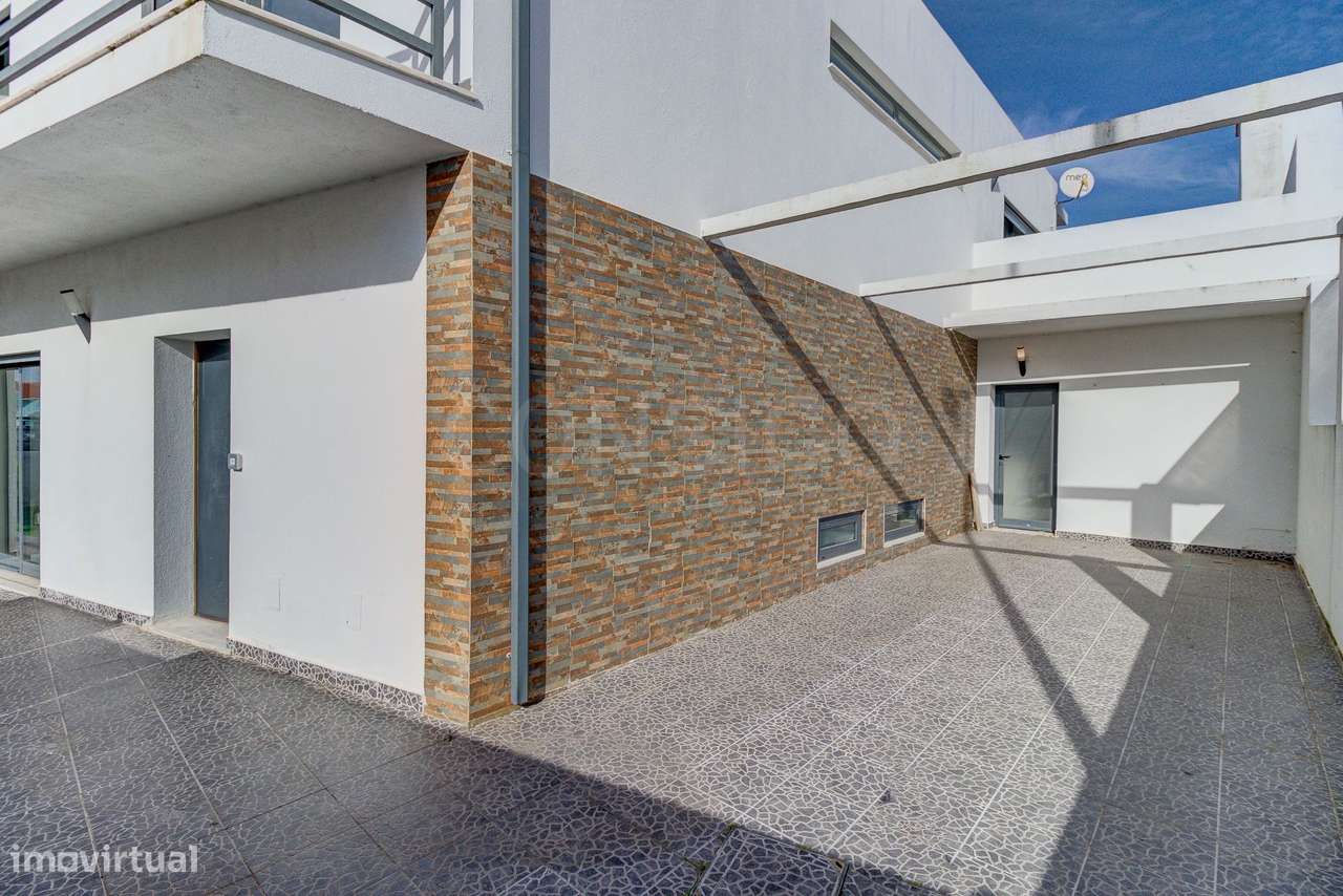 Moradia com 170 m², jardim, zona de barbecue e estacionamento para dua-6