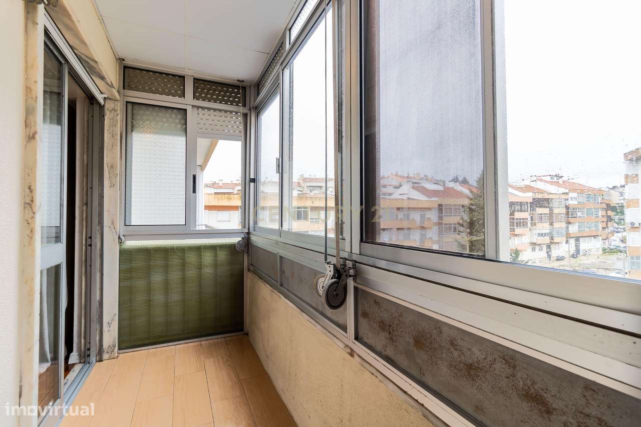 Apartamento T2 com Vista Rio | 2 Varandas / Zona Tranquila e Excelente-16