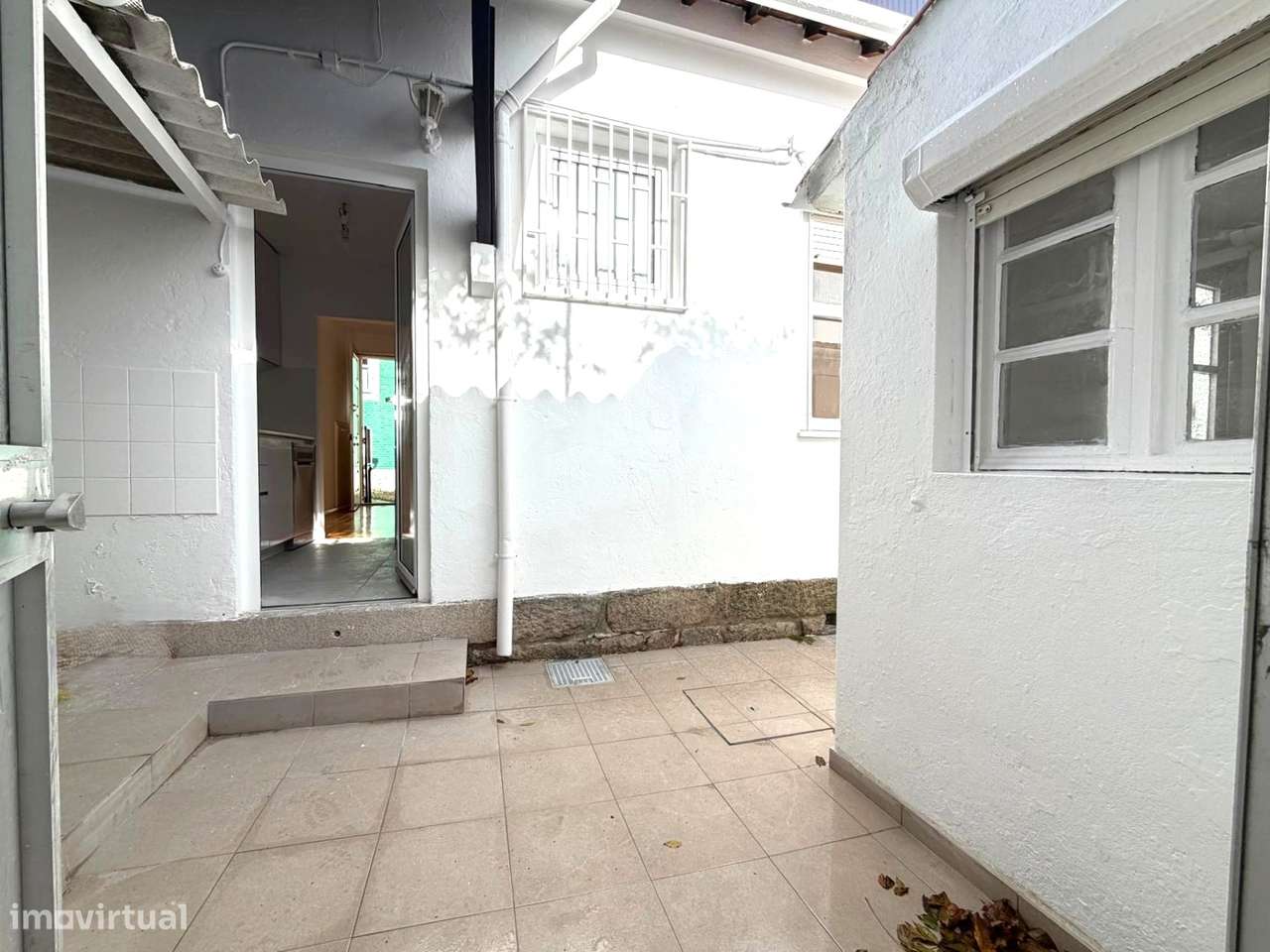 Moradia T2 para arrendar junto ao rio em Lordelo do Ouro - Grande imagem: 5/25