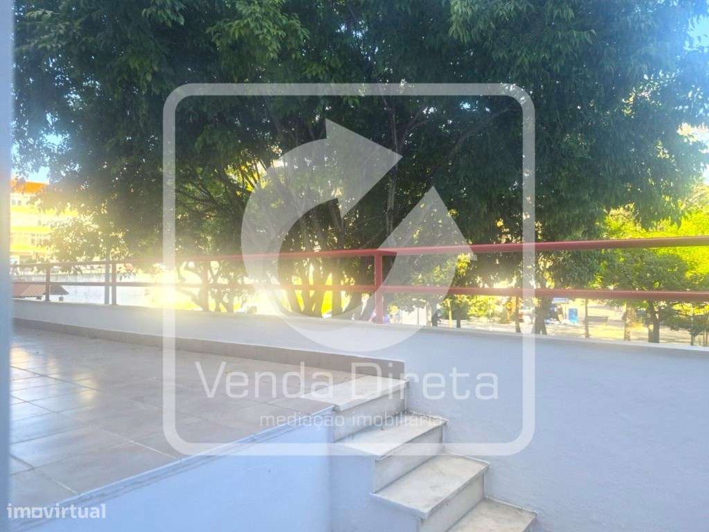 Loja/Escritório Duplex com 108 m² e Terraço no Centro do Laranjeiro...-11