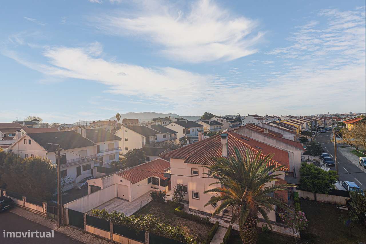 Apartamento T2 com elevador e varanda vista serra Sintra, em Rio Mouro-30