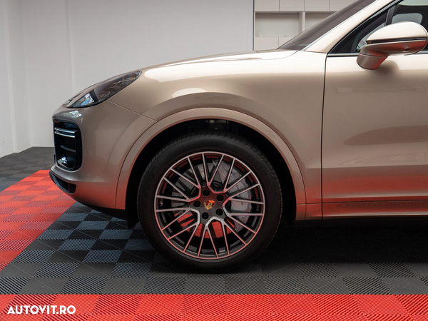 Porsche Cayenne Turbo - 26