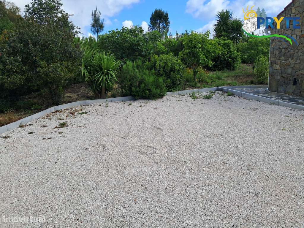 Moradia de tipologia T3 situada perto da Vila da Sertã-6