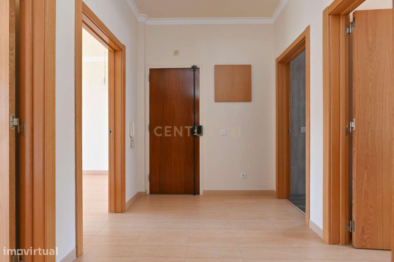 Apartamento T2 para venda em Mem Martins-11