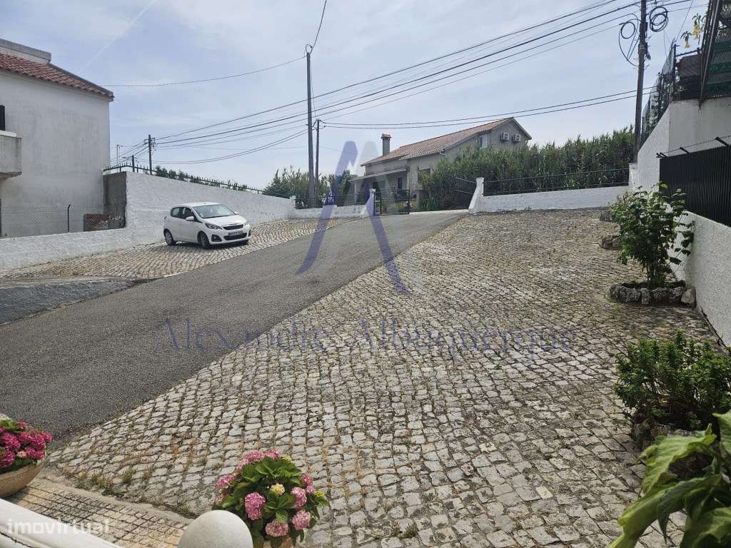 Moradia com anexo e espaço comercial.-33