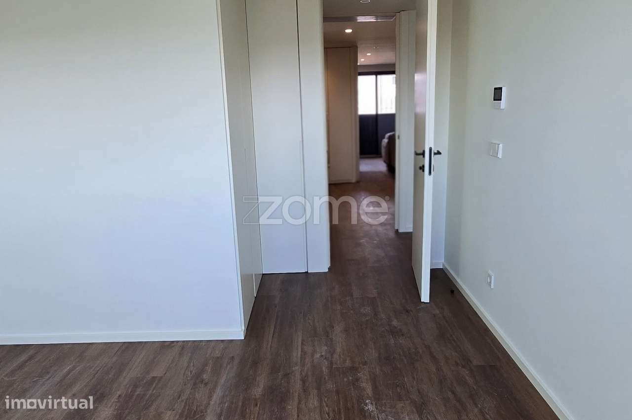 Apartamento T3 na Avenida da República, em Vila Nova de Gaia. - Grande imagem: 2/18